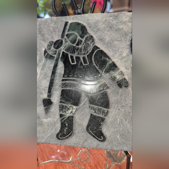 David Bernett Signed Carved Green Marble Sculpture "Inuit Hunter"  7" X 7" COA - Picture 4 of 11
